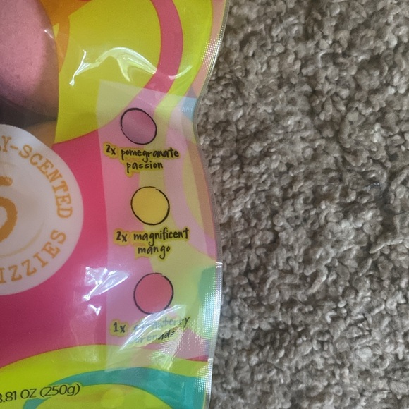 Suave bath bombs - Picture 3 of 4